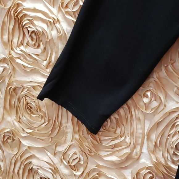 2/$40 π€Thyme Black Blouse π Very Soft - Picture 6 of 9